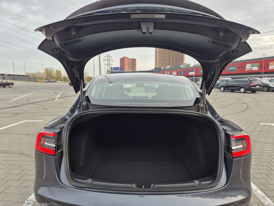 Продам Tesla Model 3