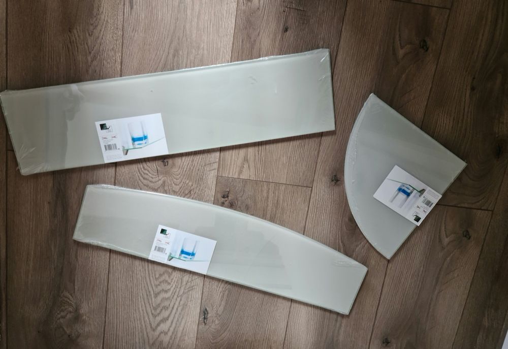 Półki łazienkowe ze wpornikami