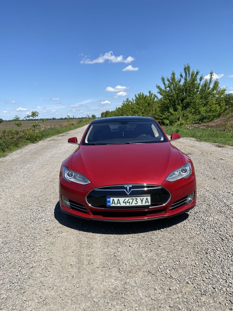 Продам Tesla model S Performance  2014 року