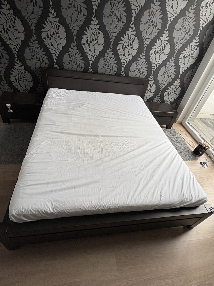 Łóżko 160 na 200 cm plus dwie szafki nocne i konsola