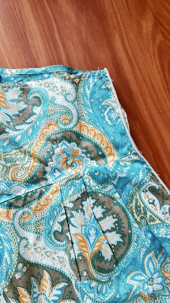 Vestido curto de verão em segunda mão