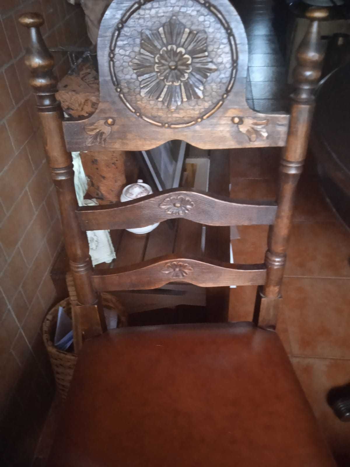 Vendo conjunto de duas cadeiras antigas