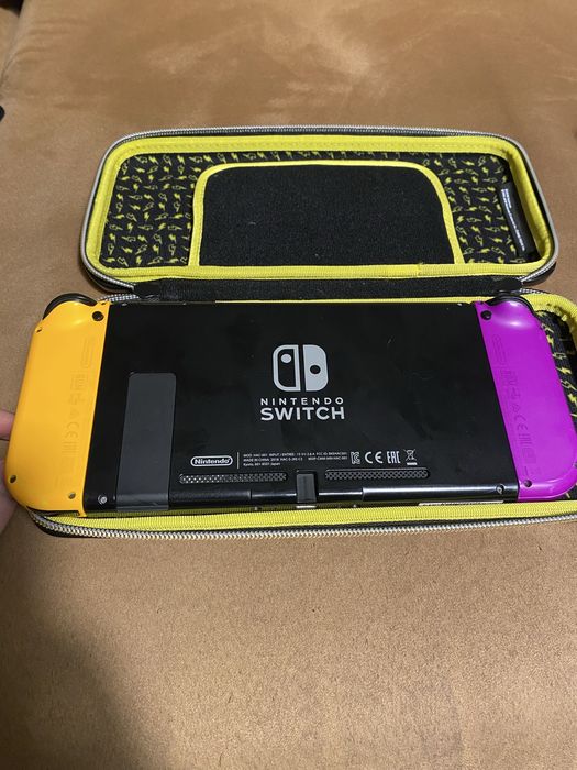 Nintendo Switch com capa e dock