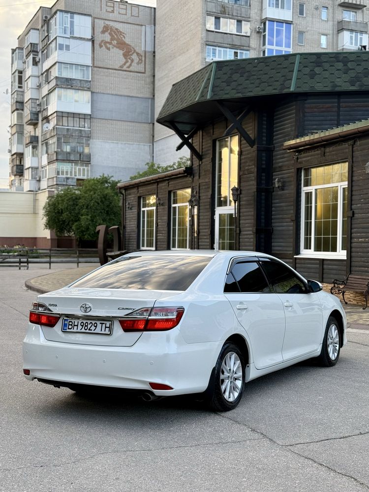 Продам официальную Toyota Camry 2015года