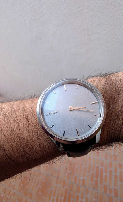 Smartwatch híbrido. Garmin vívomove Luxe