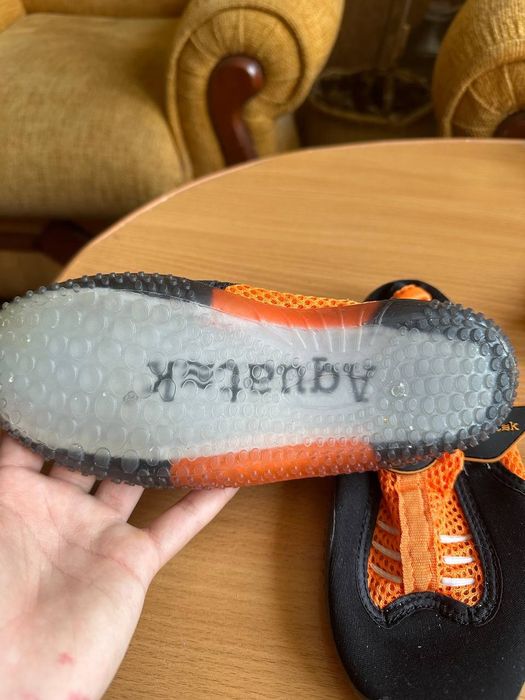 Аквашузи, обувь для моря.