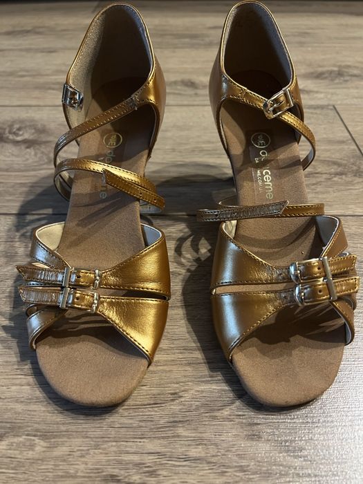 Туфлі для бальних танців