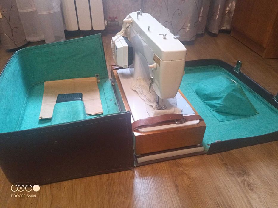 Швейная машинка Чайка 132 М