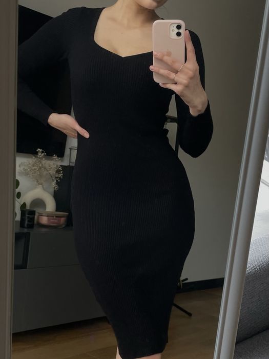Czarna sukienka prążkowana dopsowana bodycon sinsay xxs długi rękaw