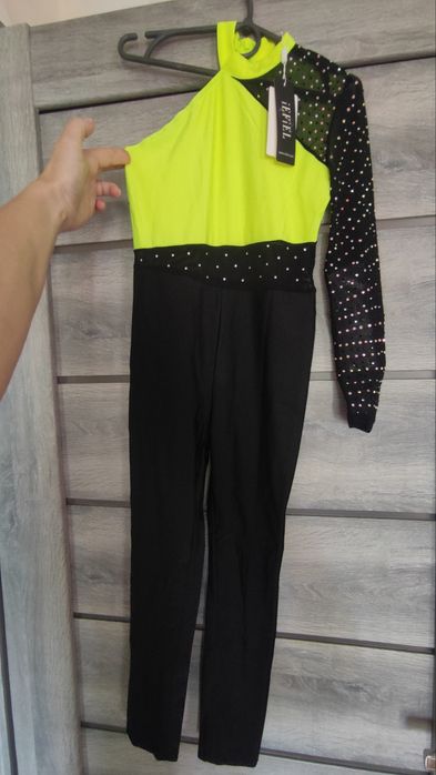 Продам комбинезон для гимнастики