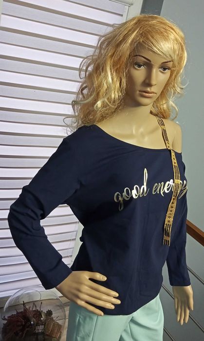 Bluzka Damska. Fason Prosty.