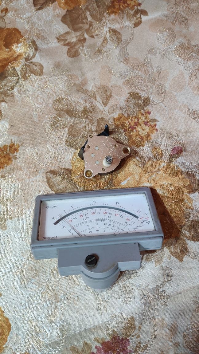 Продам шкалу 43102, самого прибору немає та редуктор ДСОР

1.Шкала 431