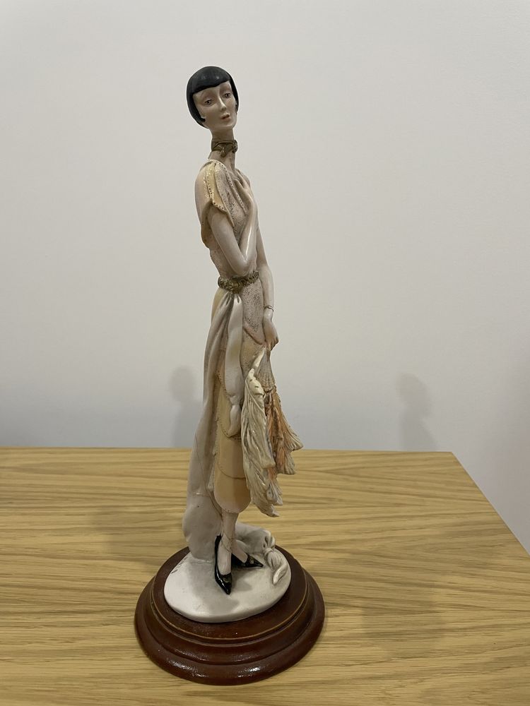 Estatueta de mulher