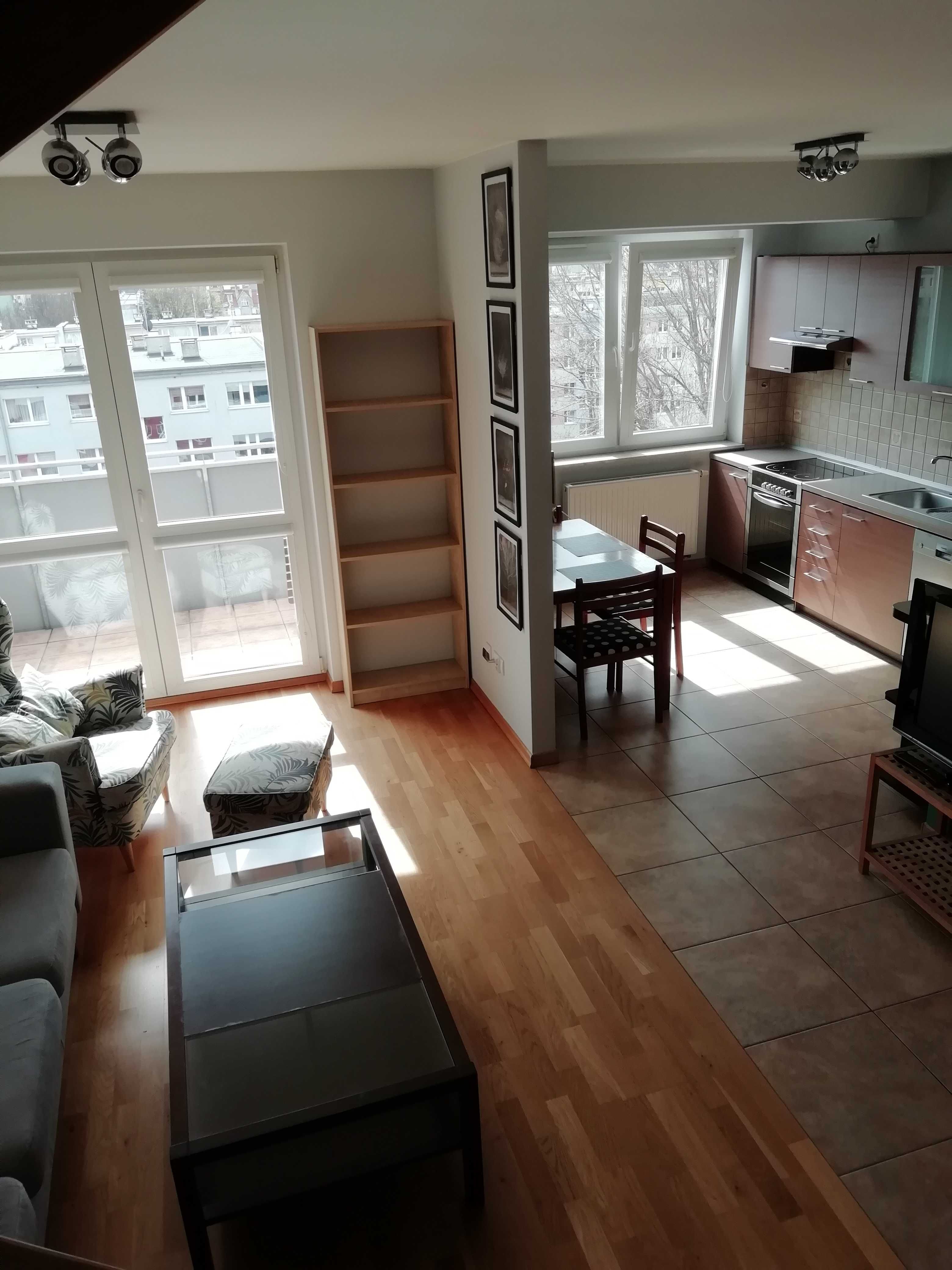 Dwupoziomowe 55 m2 do wynajęcia na Gajowicach; dwa balkony + garaż!