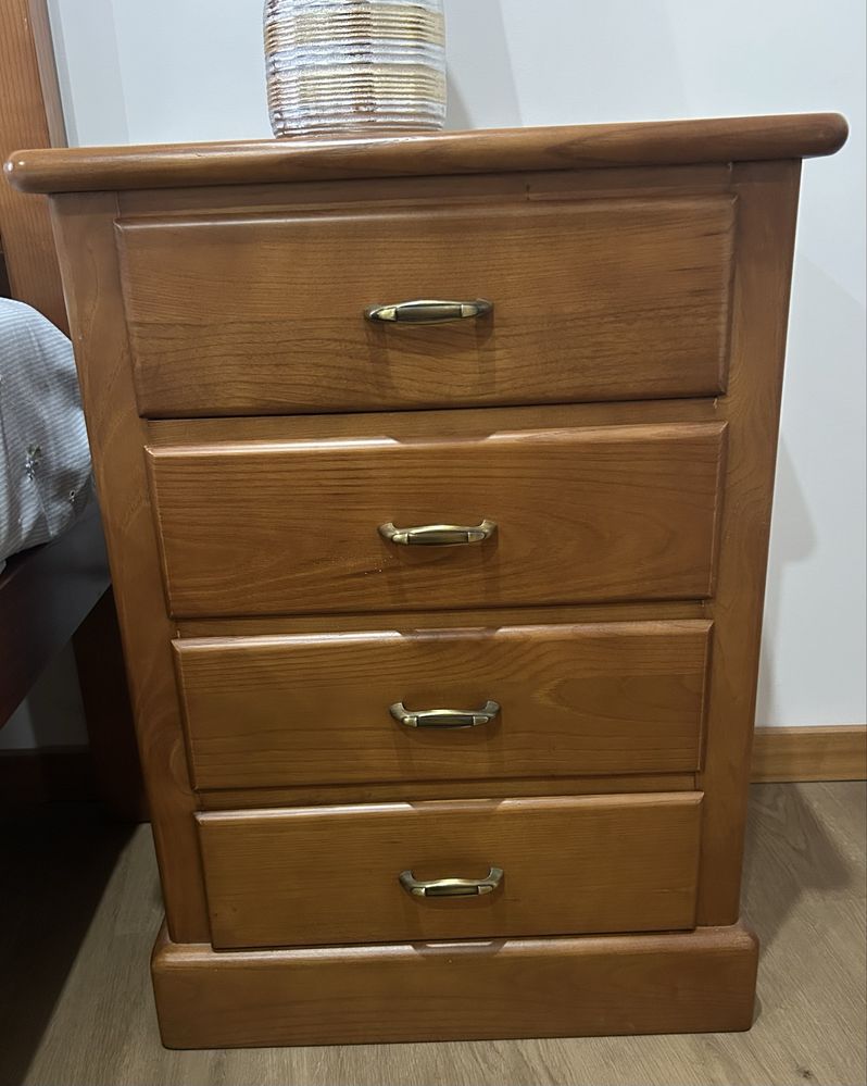 Vendo quarto casal madeira de castanho