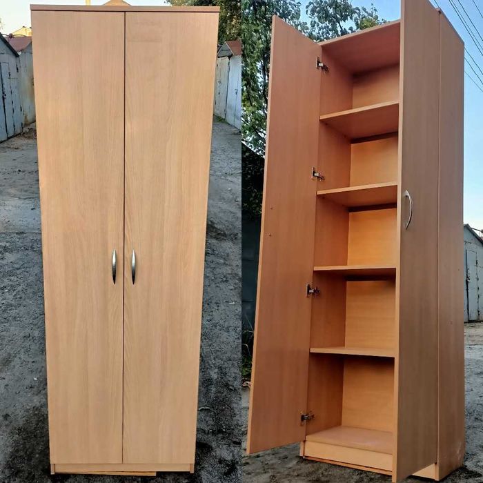 Шкаф с полками.  Высота 210 см.