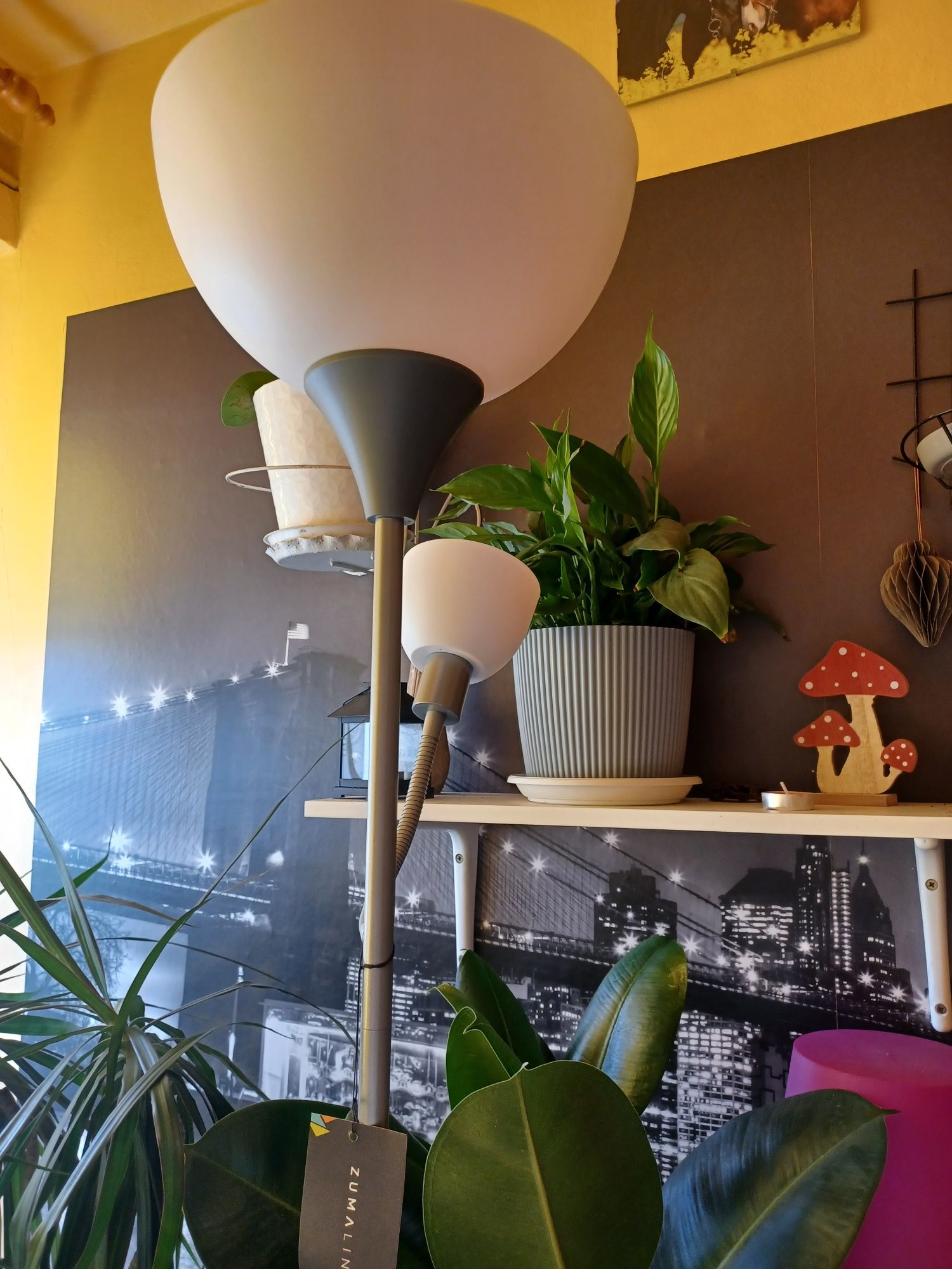 Lampa podłogowa wysoka