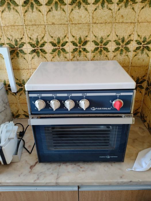 Fogão antigo da marca Portugal