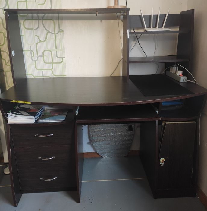 Письмовий комп'ютерний стіл