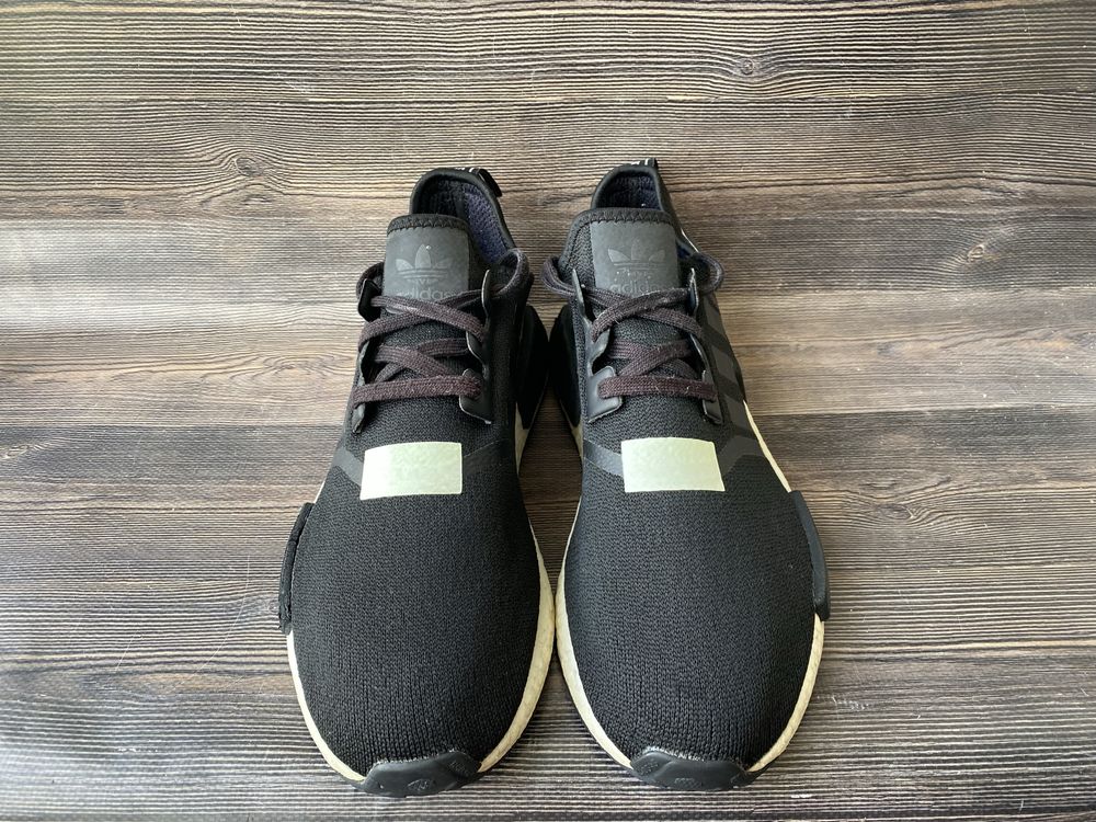 Кросівки Adidas NMD R1 44 2/3 р