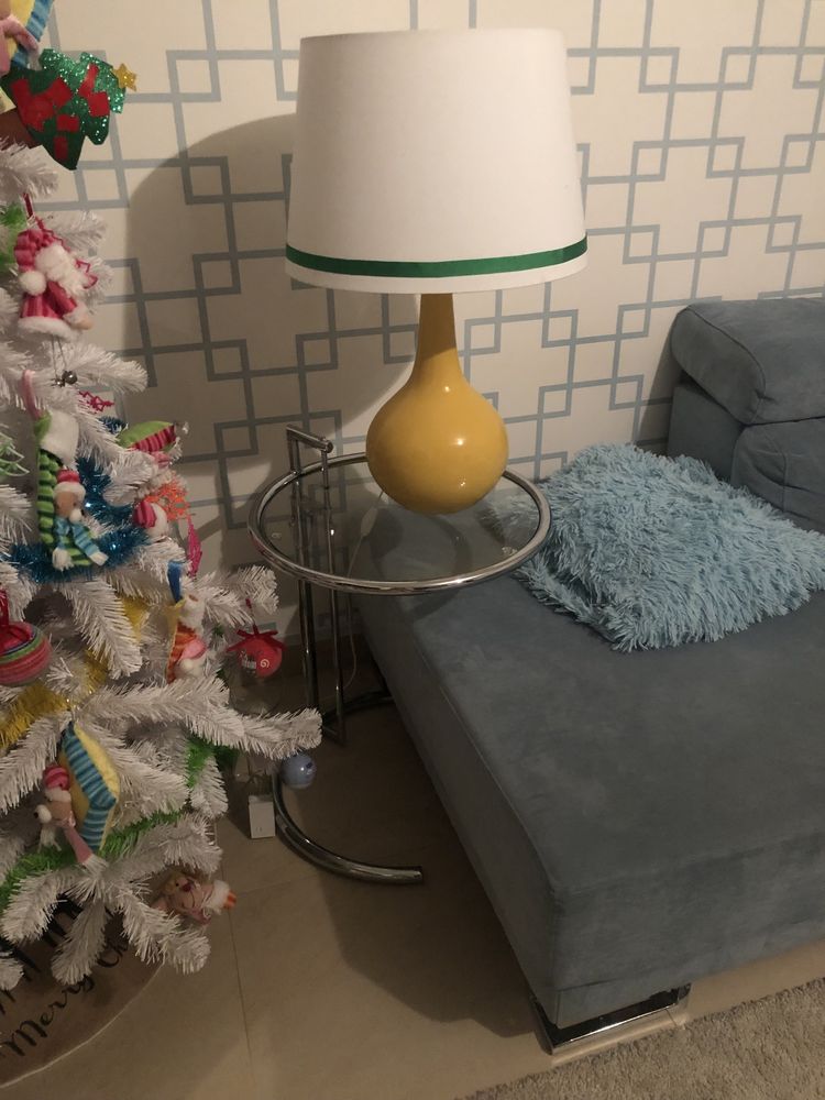 Mesa espelhada e puffs, biombo, consola e banqueta
