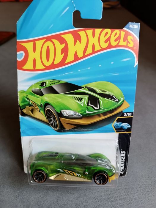 Hot wheels машинка