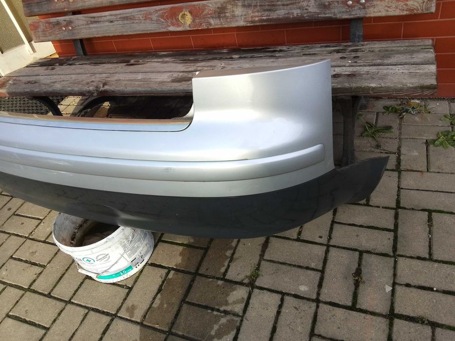 AUDI A4 B6 sedan zderzak tył pod kolor LA7W