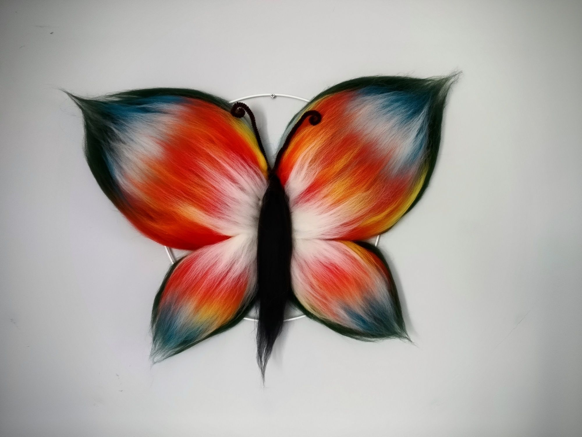 Motyl z wełny czesankowej