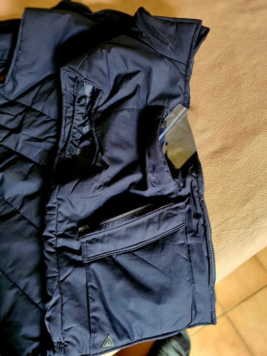 Colete  novo multifuncional multibolsos
Novo a estrear xxl n 52-56
De