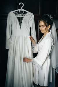 Весільна сукня з довгим рукавом
