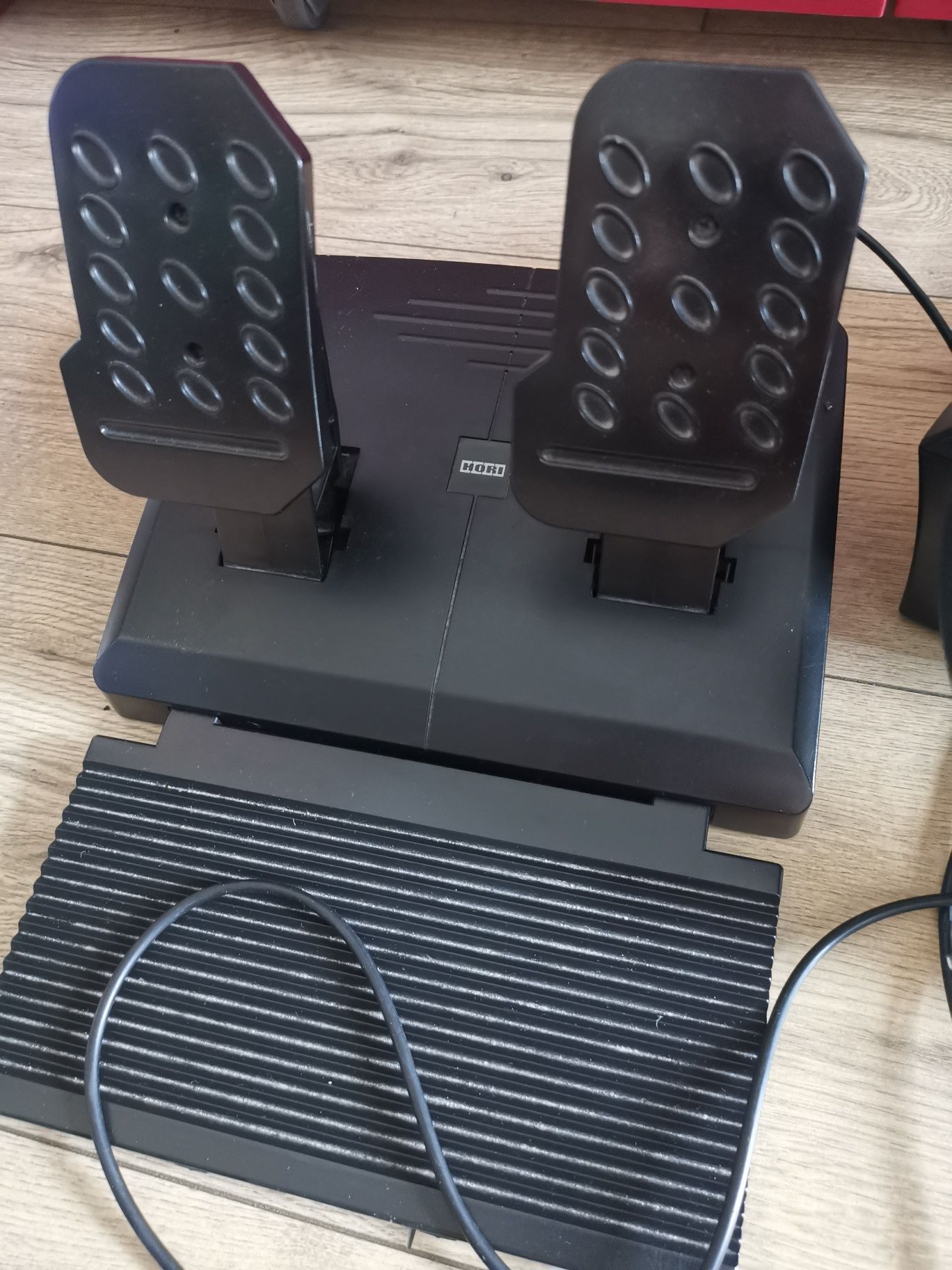 Kierownica + pedały HORI  PS4-052