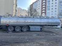 Цистерна напівпричепом
