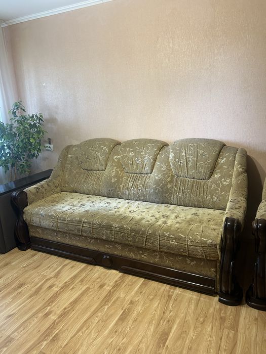 Диван розкладний. Боковини з дерева бук