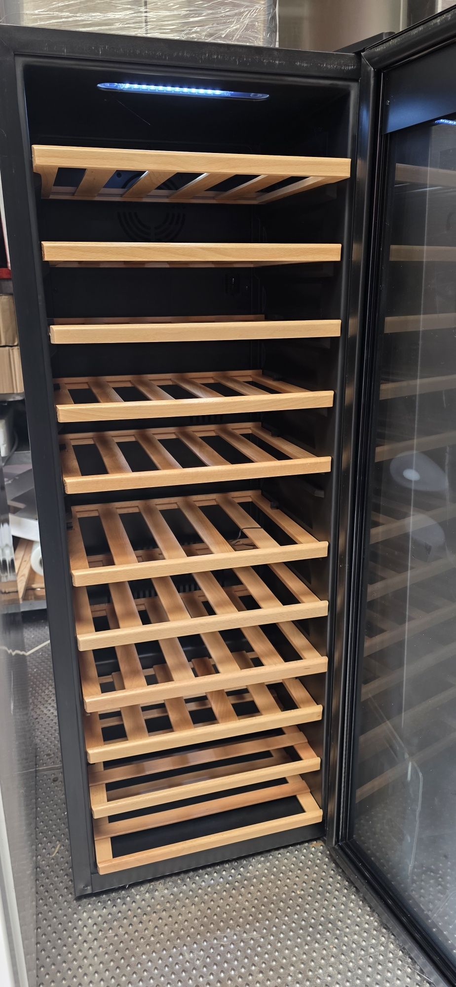 Lodówka na wino Teka winiarka chłodziarka 
Outlet powystawowa