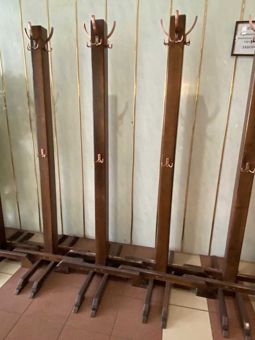 Вішалка-стійка деревяна б/у