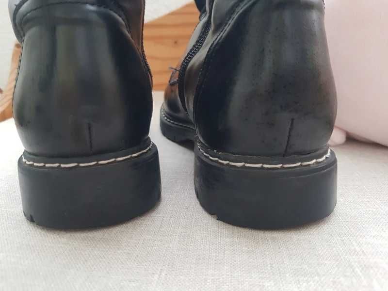 Botas pretas atacadores e fecho lateral 37 impermeáveis
