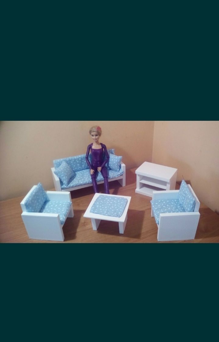 Salon drewniany dla lalek Barbie Sofa 2 Fotele Stolik Szafka tv