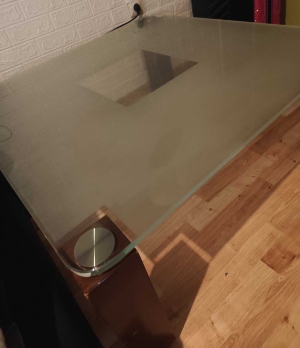 Ława szklana Wysokość 45 , grubość szkła 1,5 cm ,metr na metr