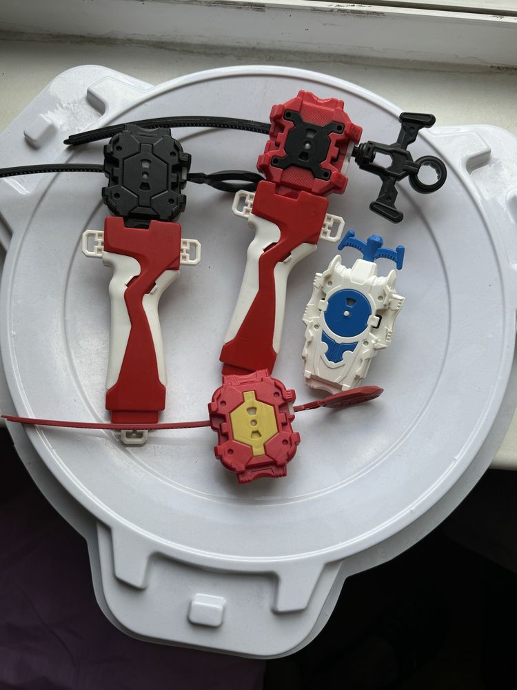 Набор Beyblade !