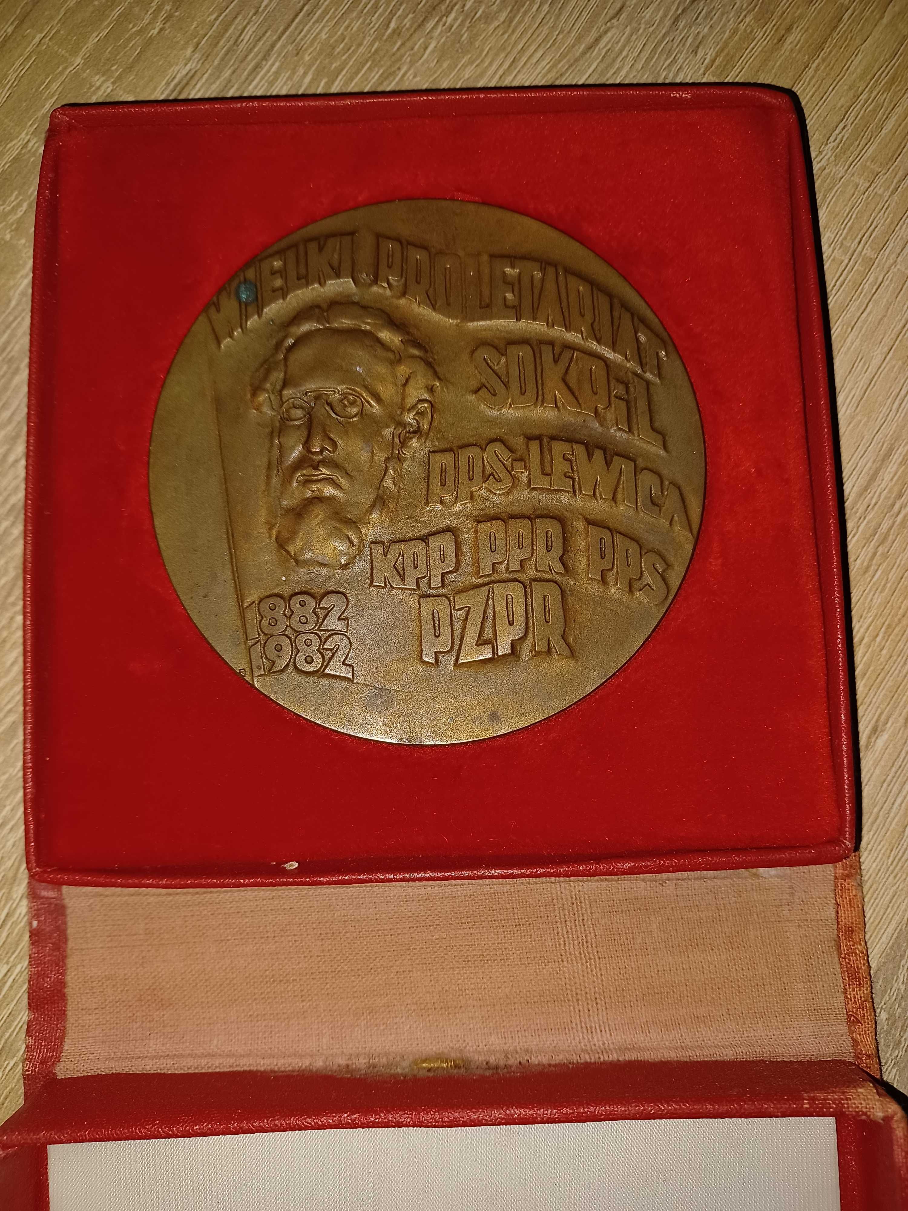Stary medal z 1982 roku