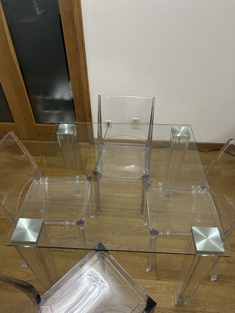 Mesa de vidro quadrada + 4 cadeiras