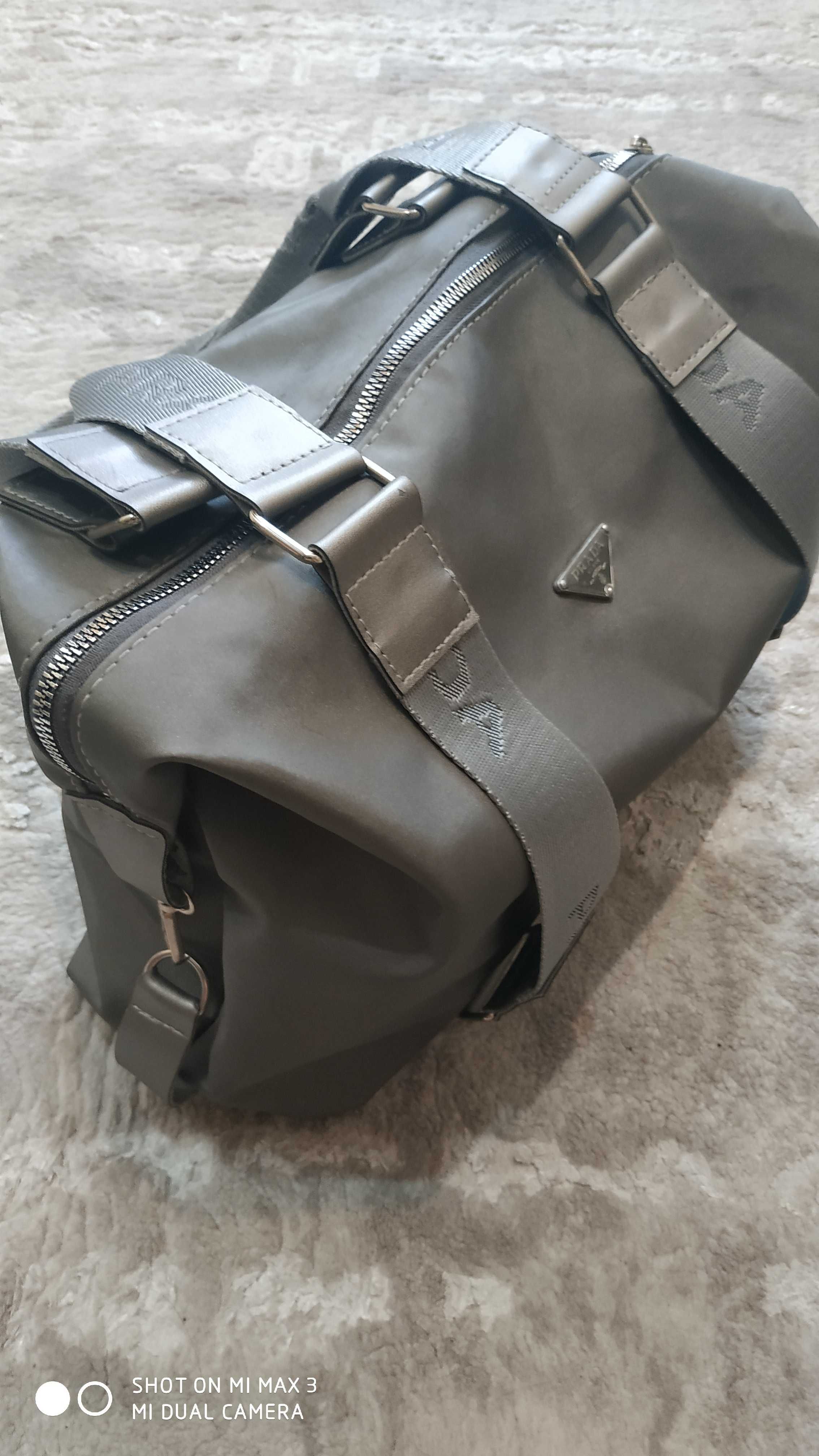 Сумка Prada на молнии