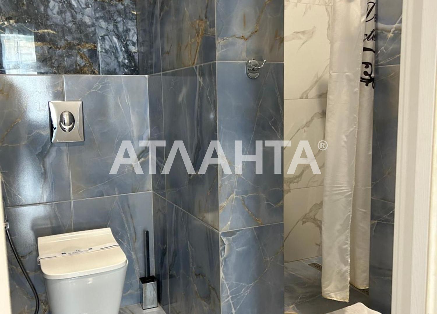 Продаються діючі апартаменти в центрі Львова.