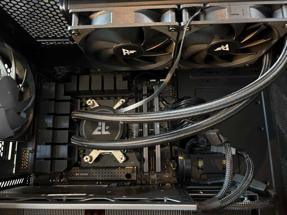 PC Gaming High-End NVIDIA RTX 4080 SUPER + Ryzen 7 7800X3D