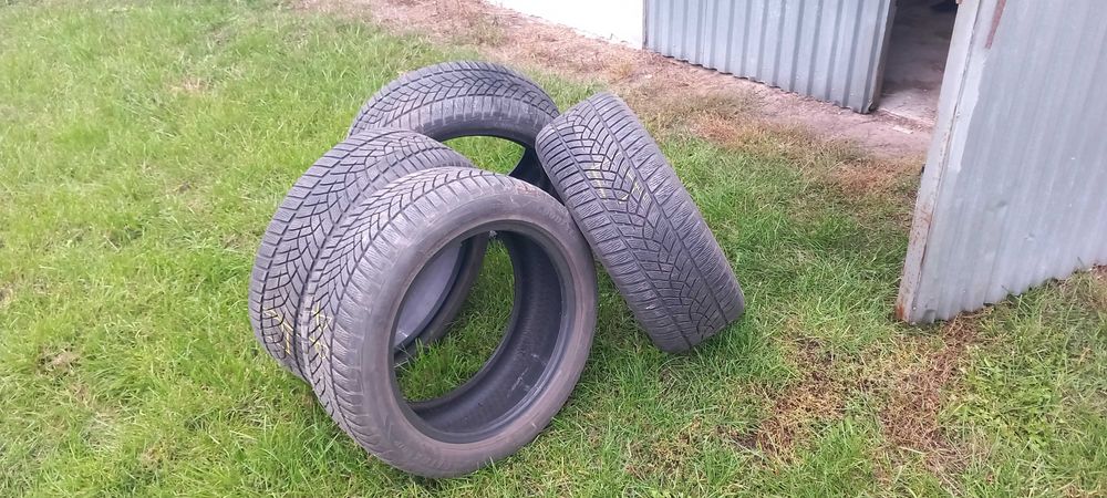 Opony zimowe Goodyear 225/50 R 17  7 mm