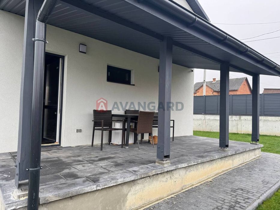 Продається 2 пов.будинок з ділянкою.