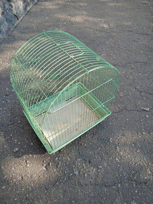 Клітка для папуги металева.