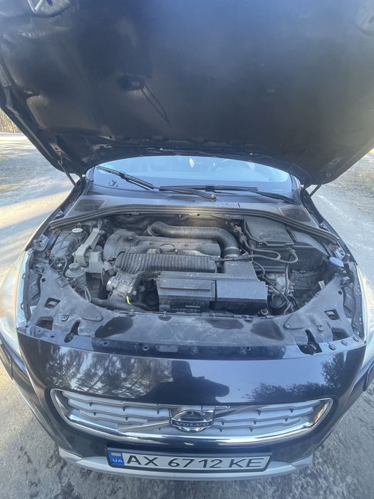 Автомобиль Volvo s60 2,5т