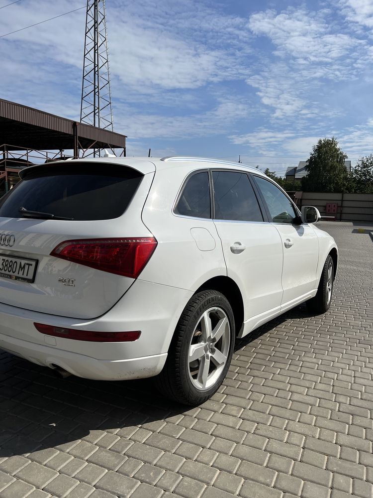 Продам машину AUDI Q5