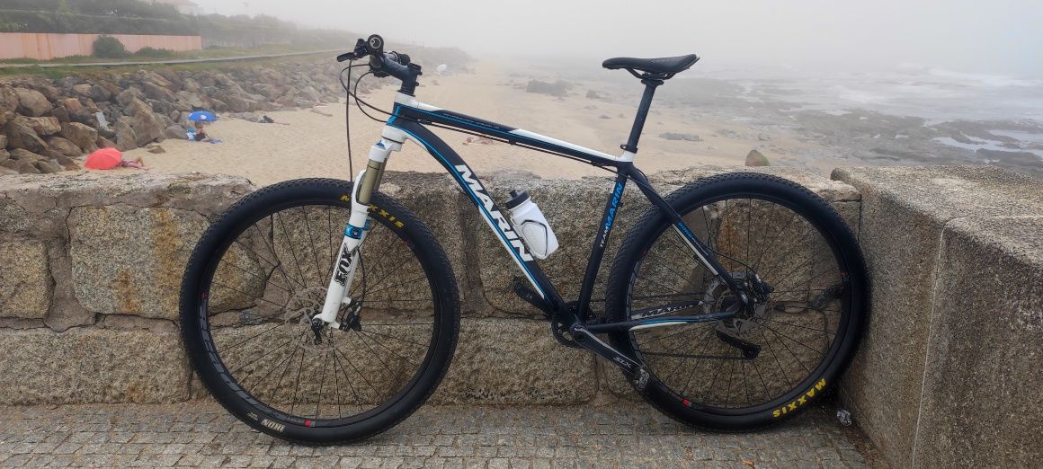 Bike btt  muito bem equipada